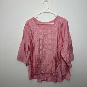 Women's Embroidered Linen Blend 3/4 Sleeve V-Neck Blouse